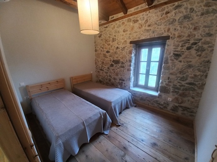 bed2.jpg