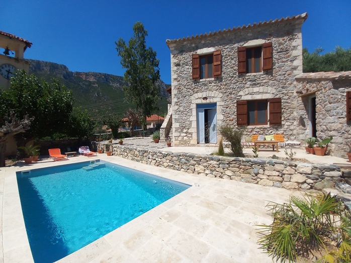 poolandhouse.jpg