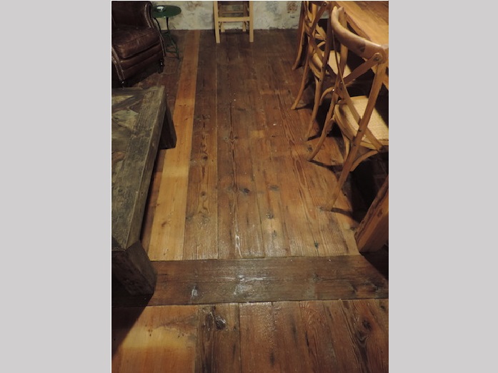 wooden_floor.jpg